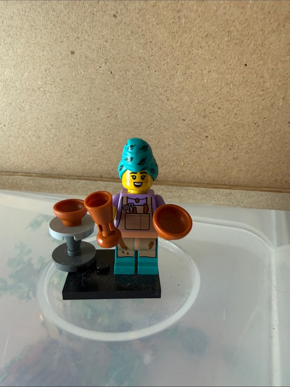 Lego Minifigures Series 24- Pottery Woman